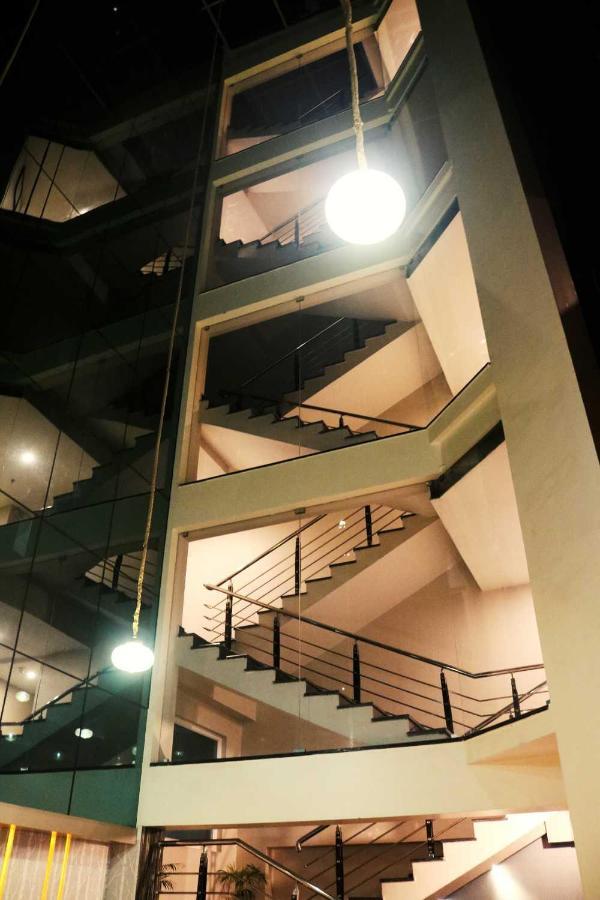 Hotel The Kalyaniz Guwahati Exterior foto